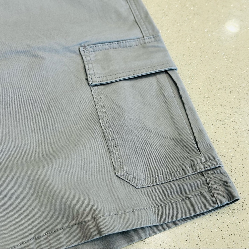 Levi Strauss Signature Essential Cargo Shorts Men's, Size‎ 38 W 10” Inseam, Gray - Picture 6 of 15